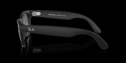 RAY-BAN Wayfarer Matte Black W/polar Accessories